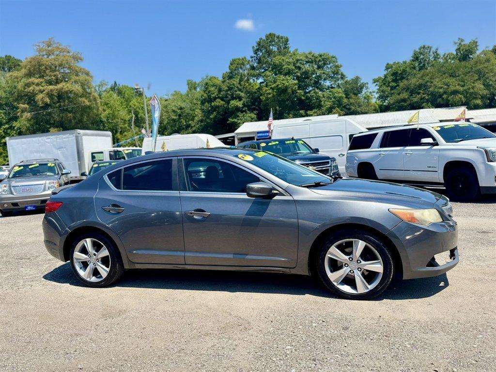 2013 Grey /Black Acura ILX (19VDE1F58DE) with an 2.0l I-4 PGM-FI Sohc 2.0l engine, Automatic transmission, located at 745 East Steele Rd., West Columbia, SC, 29170, (803) 755-9148, 33.927212, -81.148483 - Photo#2