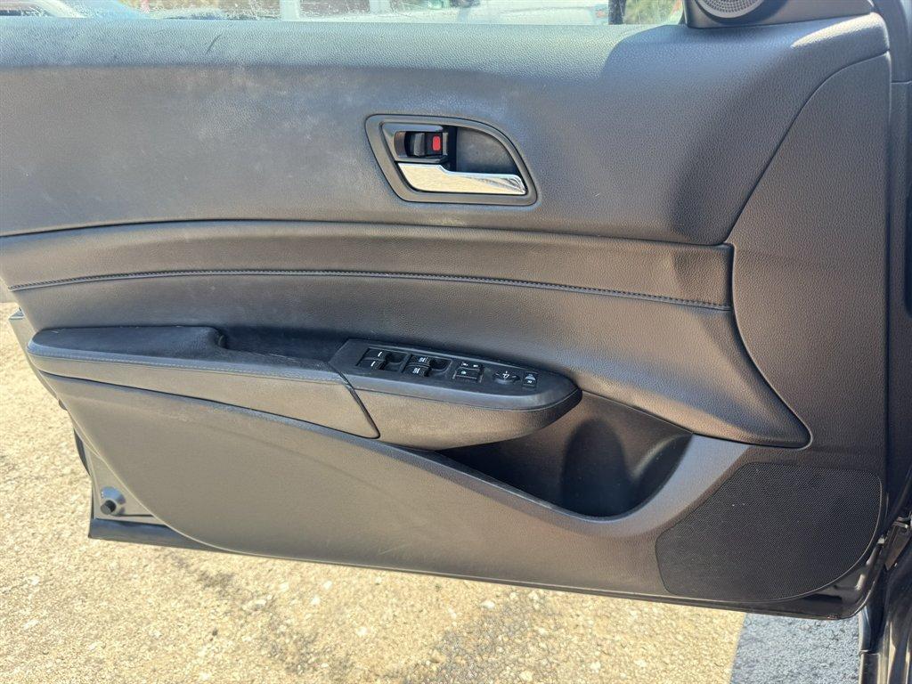 2013 Grey /Black Acura ILX (19VDE1F58DE) with an 2.0l I-4 PGM-FI Sohc 2.0l engine, Automatic transmission, located at 745 East Steele Rd., West Columbia, SC, 29170, (803) 755-9148, 33.927212, -81.148483 - Photo#16