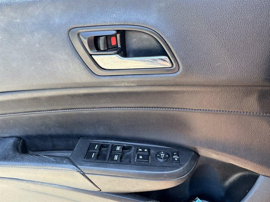 2013 Grey /Black Acura ILX (19VDE1F58DE) with an 2.0l I-4 PGM-FI Sohc 2.0l engine, Automatic transmission, located at 745 East Steele Rd., West Columbia, SC, 29170, (803) 755-9148, 33.927212, -81.148483 - Photo#17