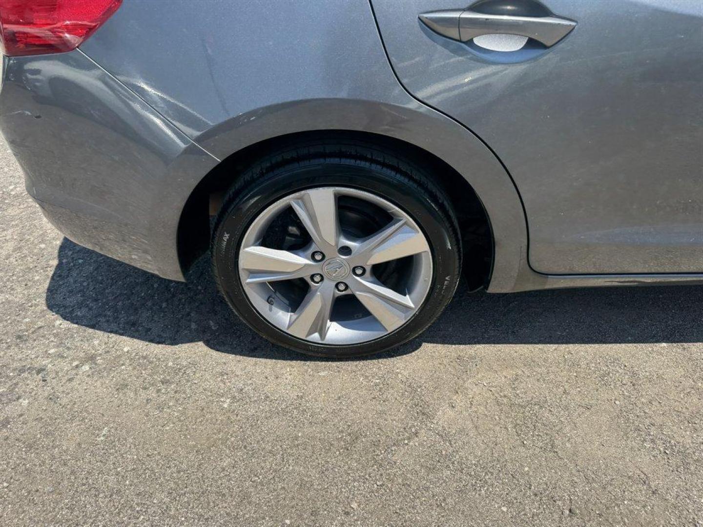 2013 Grey /Black Acura ILX (19VDE1F58DE) with an 2.0l I-4 PGM-FI Sohc 2.0l engine, Automatic transmission, located at 745 East Steele Rd., West Columbia, SC, 29170, (803) 755-9148, 33.927212, -81.148483- Photo#28