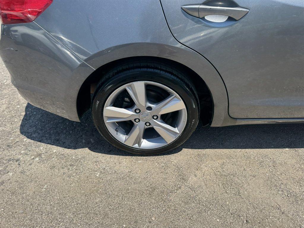 2013 Grey /Black Acura ILX (19VDE1F58DE) with an 2.0l I-4 PGM-FI Sohc 2.0l engine, Automatic transmission, located at 745 East Steele Rd., West Columbia, SC, 29170, (803) 755-9148, 33.927212, -81.148483 - Photo#28