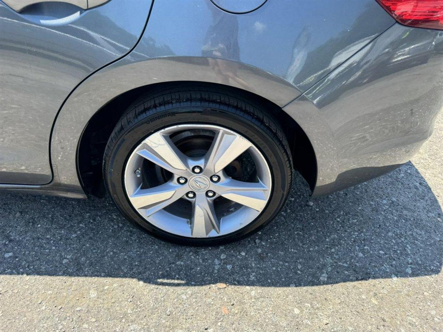 2013 Grey /Black Acura ILX (19VDE1F58DE) with an 2.0l I-4 PGM-FI Sohc 2.0l engine, Automatic transmission, located at 745 East Steele Rd., West Columbia, SC, 29170, (803) 755-9148, 33.927212, -81.148483- Photo#29