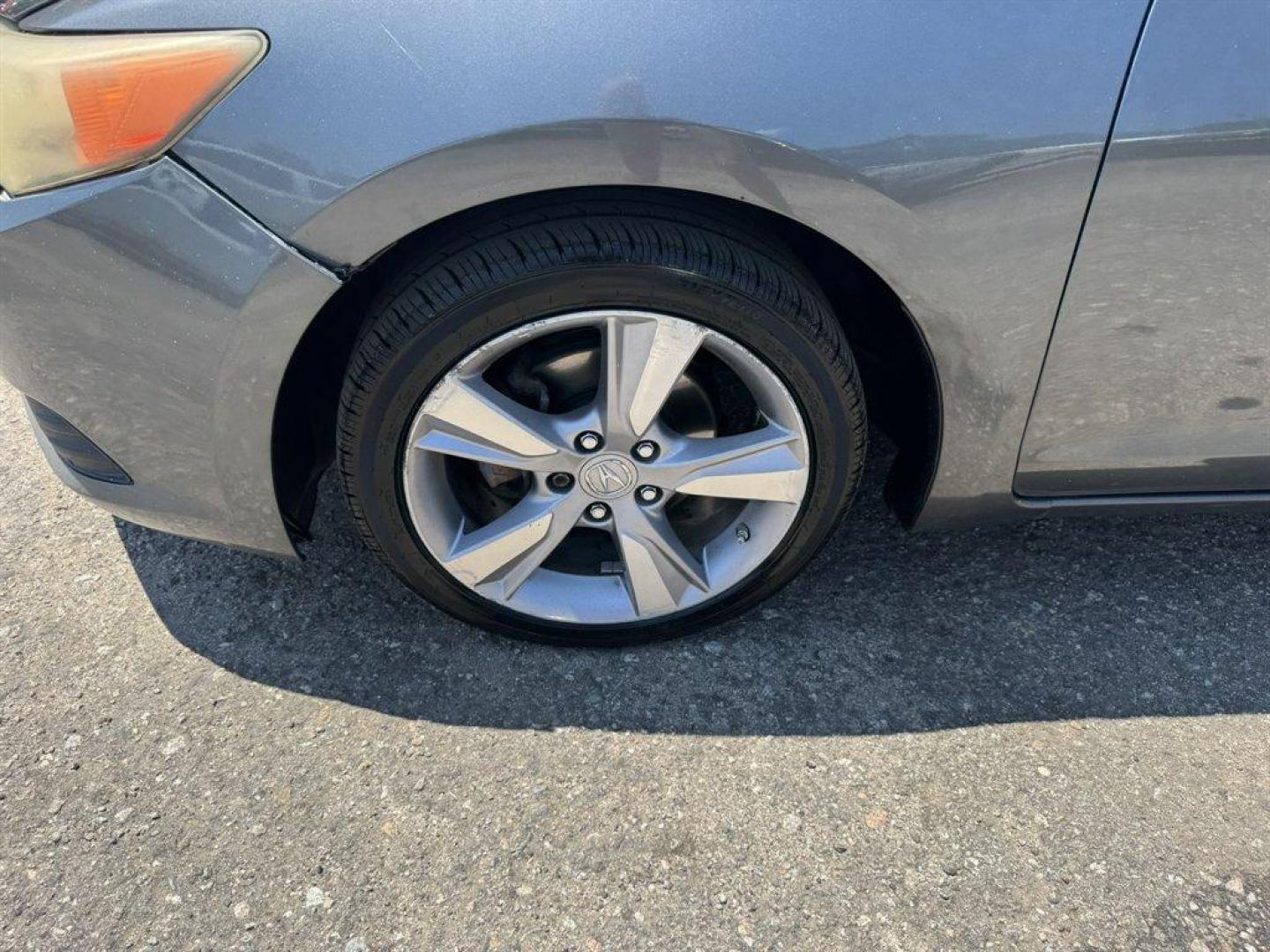 2013 Grey /Black Acura ILX (19VDE1F58DE) with an 2.0l I-4 PGM-FI Sohc 2.0l engine, Automatic transmission, located at 745 East Steele Rd., West Columbia, SC, 29170, (803) 755-9148, 33.927212, -81.148483- Photo#30