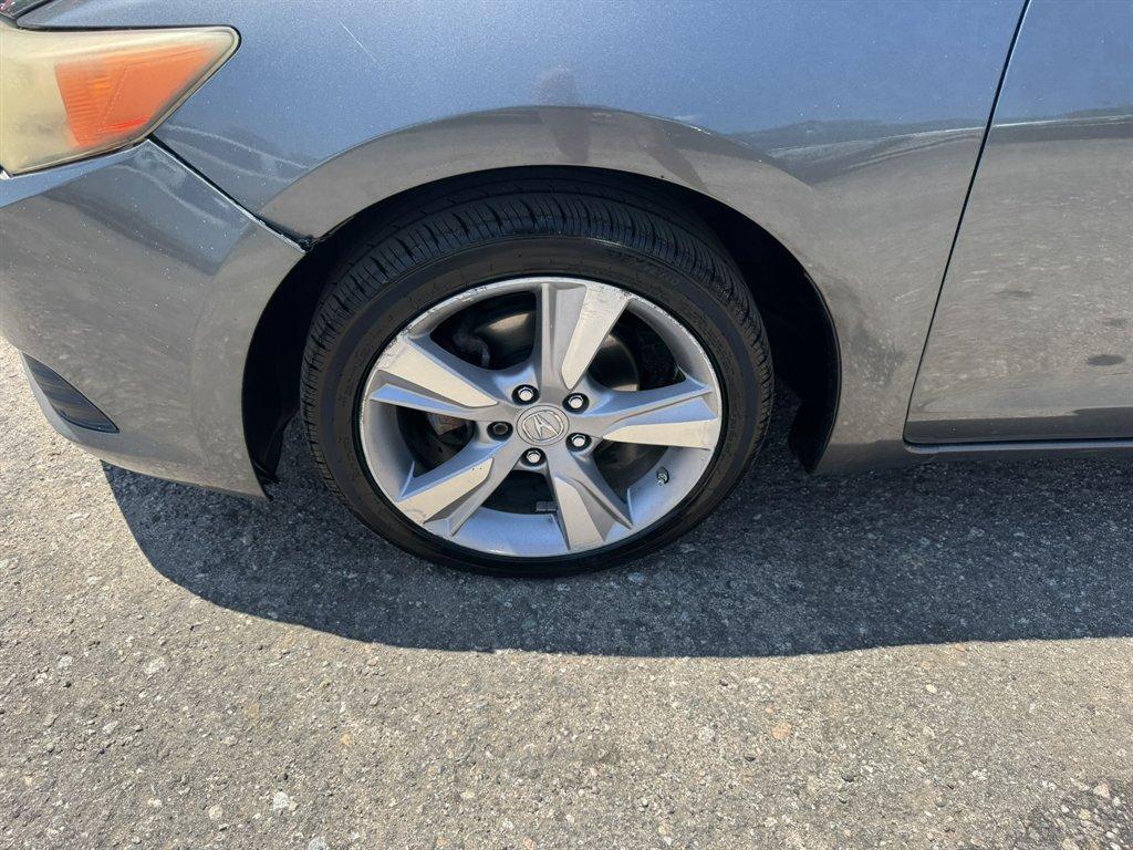 2013 Grey /Black Acura ILX (19VDE1F58DE) with an 2.0l I-4 PGM-FI Sohc 2.0l engine, Automatic transmission, located at 745 East Steele Rd., West Columbia, SC, 29170, (803) 755-9148, 33.927212, -81.148483 - Photo#30