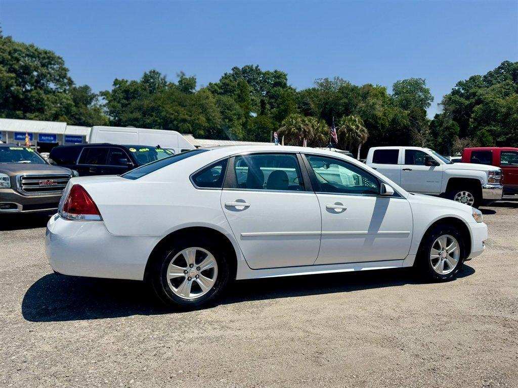2015 White /Grey Chevrolet Impala Limited (2G1WA5E39F1) with an 3.6l V6 Sidi Dohc Flex 3. engine, Automatic transmission, located at 745 East Steele Rd., West Columbia, SC, 29170, (803) 755-9148, 33.927212, -81.148483 - Photo#3