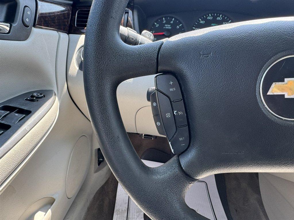 2015 White /Grey Chevrolet Impala Limited (2G1WA5E39F1) with an 3.6l V6 Sidi Dohc Flex 3. engine, Automatic transmission, located at 745 East Steele Rd., West Columbia, SC, 29170, (803) 755-9148, 33.927212, -81.148483 - Photo#7
