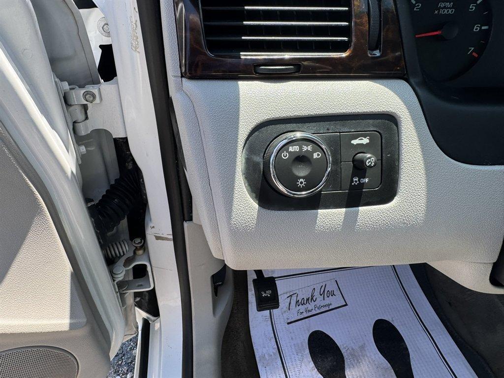 2015 White /Grey Chevrolet Impala Limited (2G1WA5E39F1) with an 3.6l V6 Sidi Dohc Flex 3. engine, Automatic transmission, located at 745 East Steele Rd., West Columbia, SC, 29170, (803) 755-9148, 33.927212, -81.148483 - Photo#11