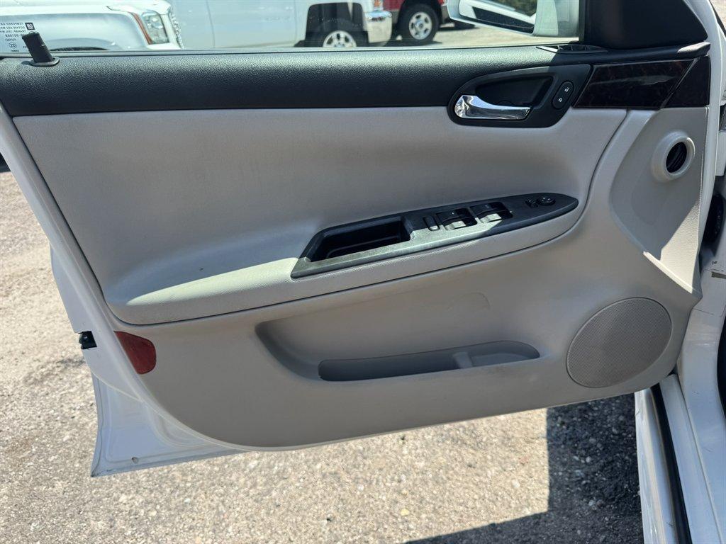 2015 White /Grey Chevrolet Impala Limited (2G1WA5E39F1) with an 3.6l V6 Sidi Dohc Flex 3. engine, Automatic transmission, located at 745 East Steele Rd., West Columbia, SC, 29170, (803) 755-9148, 33.927212, -81.148483 - Photo#12