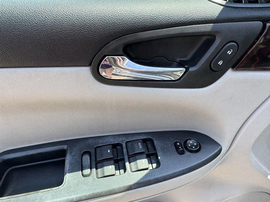 2015 White /Grey Chevrolet Impala Limited (2G1WA5E39F1) with an 3.6l V6 Sidi Dohc Flex 3. engine, Automatic transmission, located at 745 East Steele Rd., West Columbia, SC, 29170, (803) 755-9148, 33.927212, -81.148483 - Photo#13