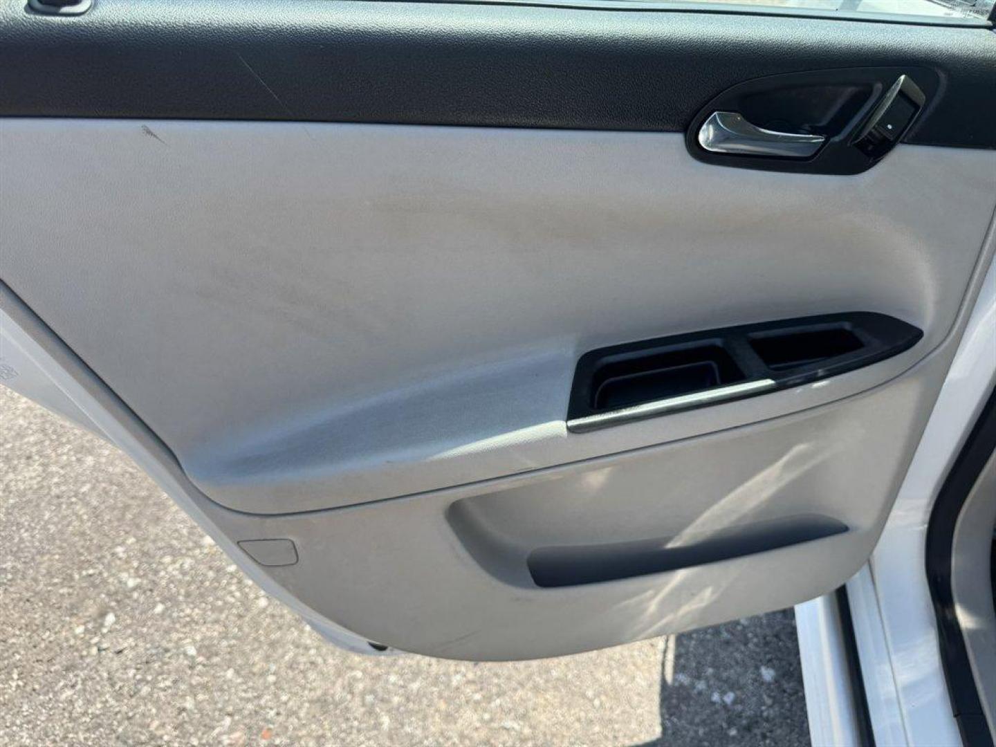 2015 White /Grey Chevrolet Impala Limited (2G1WA5E39F1) with an 3.6l V6 Sidi Dohc Flex 3. engine, Automatic transmission, located at 745 East Steele Rd., West Columbia, SC, 29170, (803) 755-9148, 33.927212, -81.148483- Photo#16