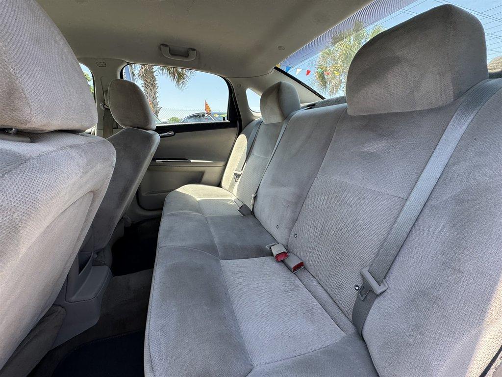 2015 White /Grey Chevrolet Impala Limited (2G1WA5E39F1) with an 3.6l V6 Sidi Dohc Flex 3. engine, Automatic transmission, located at 745 East Steele Rd., West Columbia, SC, 29170, (803) 755-9148, 33.927212, -81.148483 - Photo#17