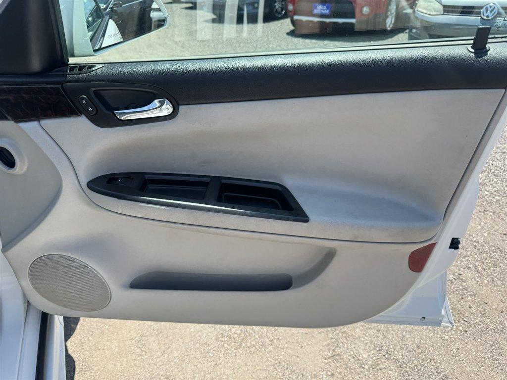 2015 White /Grey Chevrolet Impala Limited (2G1WA5E39F1) with an 3.6l V6 Sidi Dohc Flex 3. engine, Automatic transmission, located at 745 East Steele Rd., West Columbia, SC, 29170, (803) 755-9148, 33.927212, -81.148483 - Photo#21
