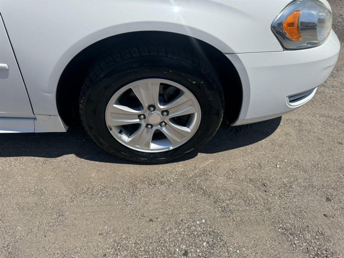 2015 White /Grey Chevrolet Impala Limited (2G1WA5E39F1) with an 3.6l V6 Sidi Dohc Flex 3. engine, Automatic transmission, located at 745 East Steele Rd., West Columbia, SC, 29170, (803) 755-9148, 33.927212, -81.148483- Photo#24