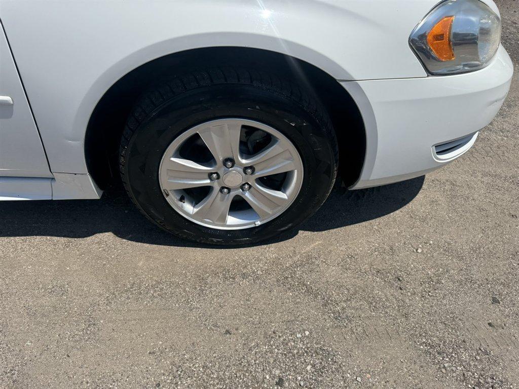 2015 White /Grey Chevrolet Impala Limited (2G1WA5E39F1) with an 3.6l V6 Sidi Dohc Flex 3. engine, Automatic transmission, located at 745 East Steele Rd., West Columbia, SC, 29170, (803) 755-9148, 33.927212, -81.148483 - Photo#24