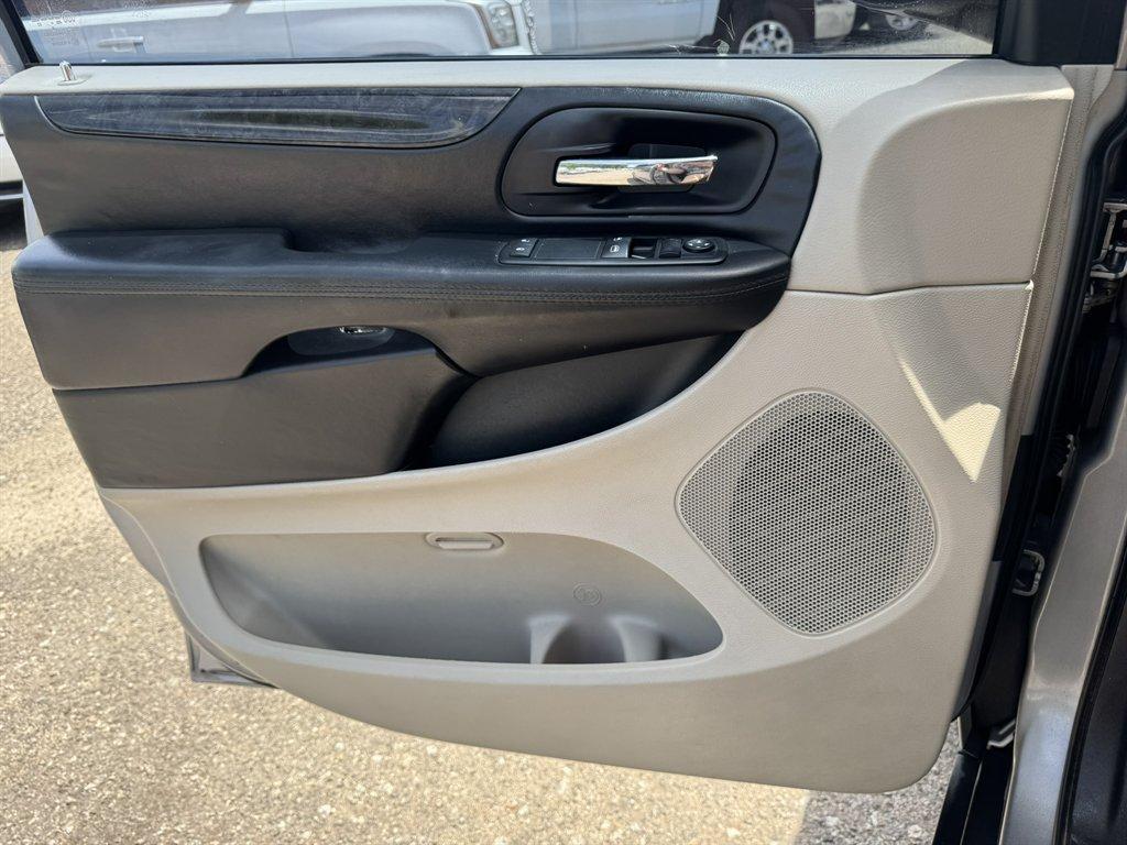 2015 Silver /Black Dodge Grand Caravan (2C4RDGBG9FR) with an 3.6l V6 MPI Dohc VVT Flex engine, Automatic transmission, located at 745 East Steele Rd., West Columbia, SC, 29170, (803) 755-9148, 33.927212, -81.148483 - Photo#14