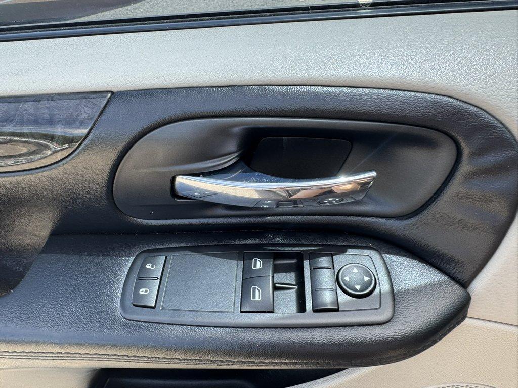 2015 Silver /Black Dodge Grand Caravan (2C4RDGBG9FR) with an 3.6l V6 MPI Dohc VVT Flex engine, Automatic transmission, located at 745 East Steele Rd., West Columbia, SC, 29170, (803) 755-9148, 33.927212, -81.148483 - Photo#15