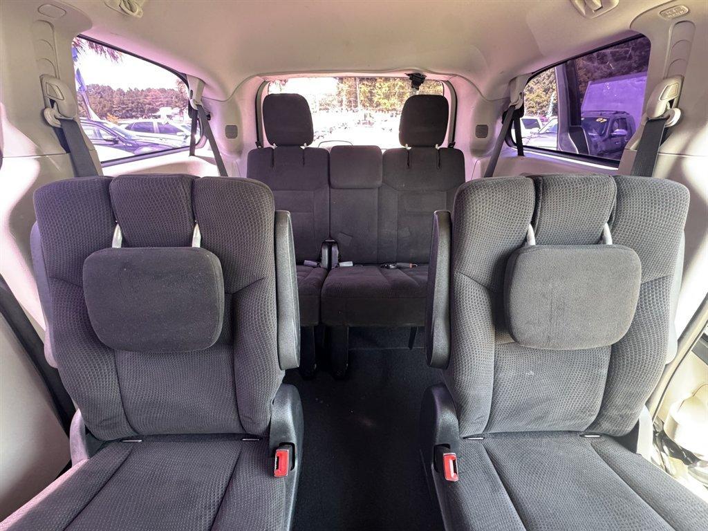 2015 Silver /Black Dodge Grand Caravan (2C4RDGBG9FR) with an 3.6l V6 MPI Dohc VVT Flex engine, Automatic transmission, located at 745 East Steele Rd., West Columbia, SC, 29170, (803) 755-9148, 33.927212, -81.148483 - Photo#18