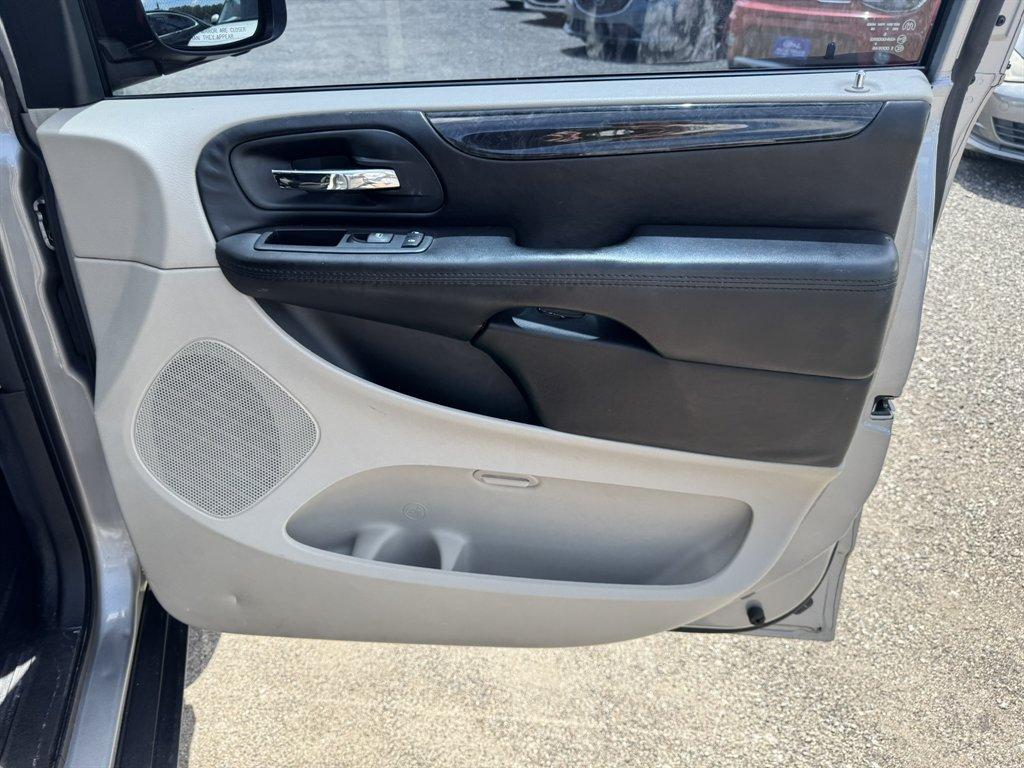 2015 Silver /Black Dodge Grand Caravan (2C4RDGBG9FR) with an 3.6l V6 MPI Dohc VVT Flex engine, Automatic transmission, located at 745 East Steele Rd., West Columbia, SC, 29170, (803) 755-9148, 33.927212, -81.148483 - Photo#20