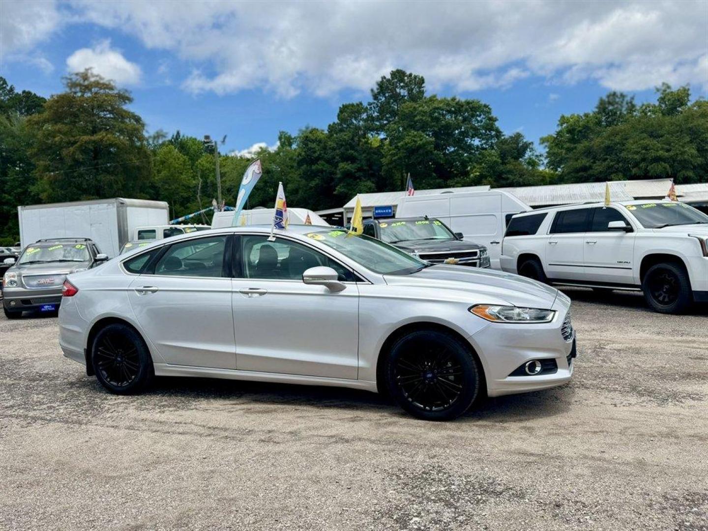 2014 Silver /Black Ford Fusion (3FA6P0HR8ER) with an 1.6l I-4 DI Dohc TC Ecobt engine, Manual transmission, located at 745 East Steele Rd., West Columbia, SC, 29170, (803) 755-9148, 33.927212, -81.148483- Photo#2