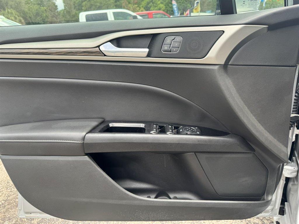 2014 Silver /Black Ford Fusion (3FA6P0HR8ER) with an 1.6l I-4 DI Dohc TC Ecobt engine, Manual transmission, located at 745 East Steele Rd., West Columbia, SC, 29170, (803) 755-9148, 33.927212, -81.148483 - Photo#15