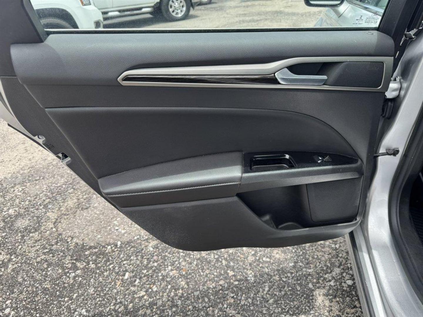 2014 Silver /Black Ford Fusion (3FA6P0HR8ER) with an 1.6l I-4 DI Dohc TC Ecobt engine, Manual transmission, located at 745 East Steele Rd., West Columbia, SC, 29170, (803) 755-9148, 33.927212, -81.148483- Photo#19
