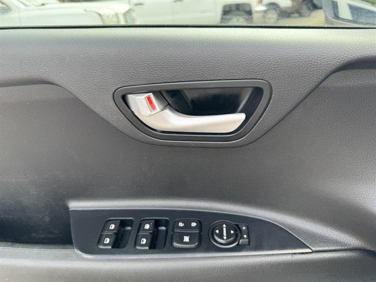 2018 White /Black Kia Rio (3KPA24AB7JE) with an 1.6l I-4 DI Dohc Cvvt 1.6 engine, located at 745 East Steele Rd., West Columbia, SC, 29170, (803) 755-9148, 33.927212, -81.148483 - Photo#17