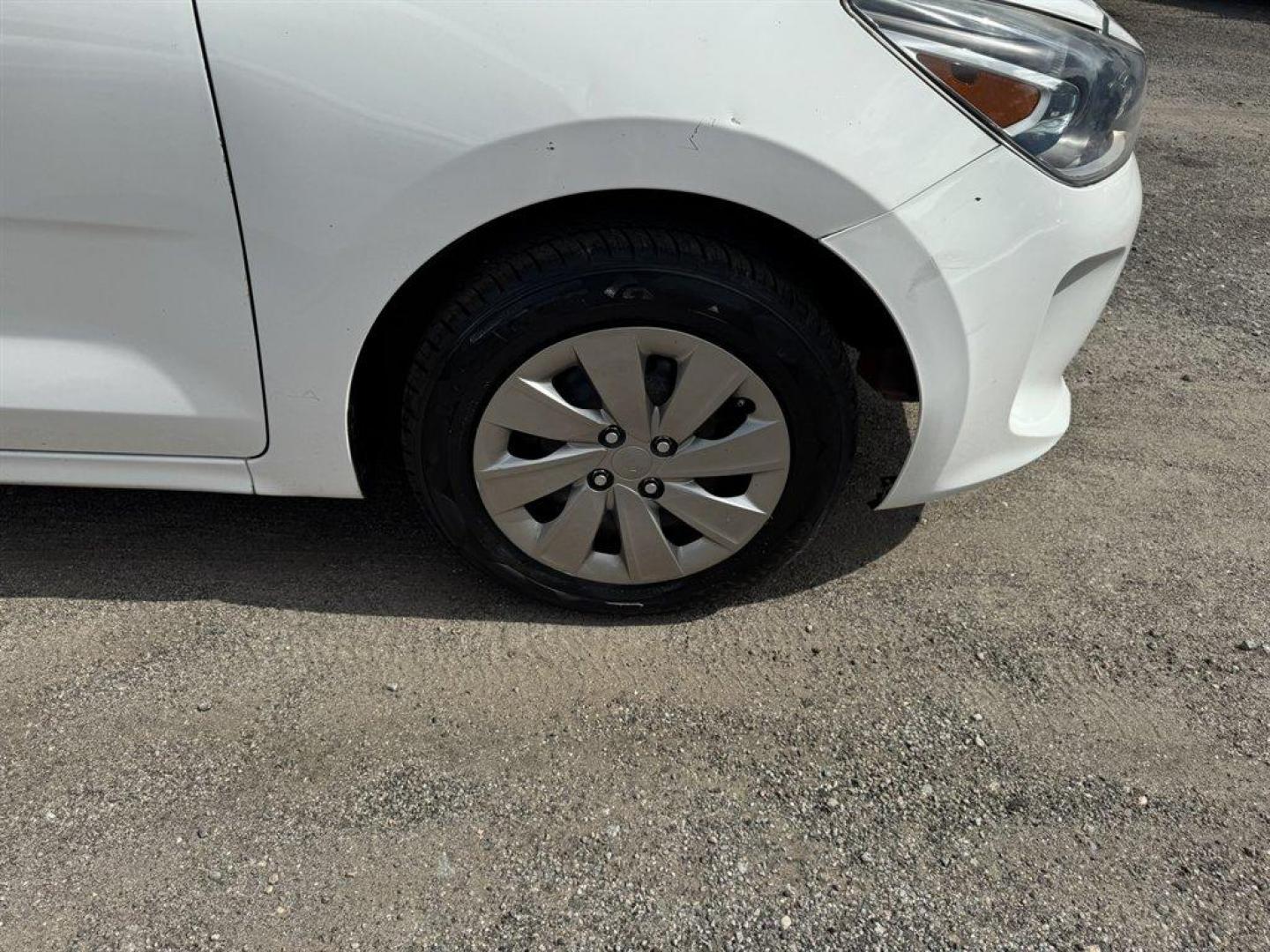 2018 White /Black Kia Rio (3KPA24AB7JE) with an 1.6l I-4 DI Dohc Cvvt 1.6 engine, located at 745 East Steele Rd., West Columbia, SC, 29170, (803) 755-9148, 33.927212, -81.148483 - Photo#26