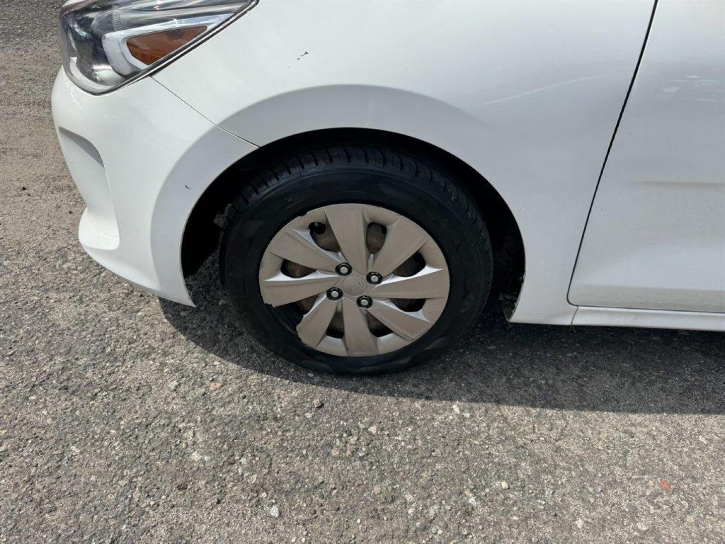 2018 White /Black Kia Rio (3KPA24AB7JE) with an 1.6l I-4 DI Dohc Cvvt 1.6 engine, located at 745 East Steele Rd., West Columbia, SC, 29170, (803) 755-9148, 33.927212, -81.148483 - Photo#29