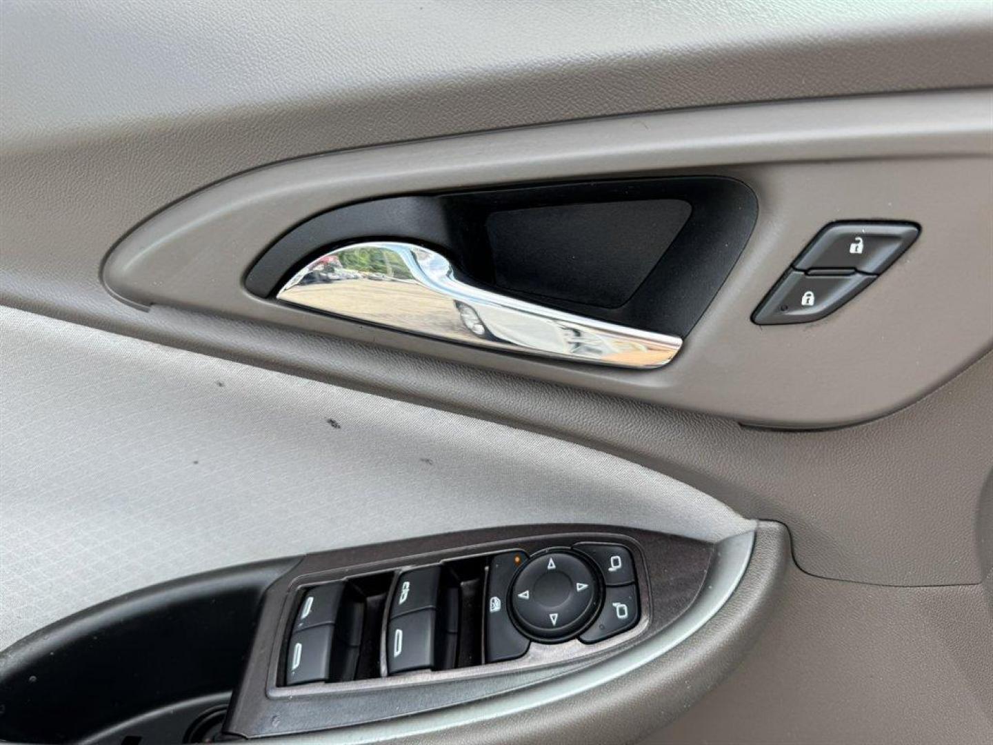 2023 White /Grey Chevrolet Malibu (1G1ZD5ST4PF) with an 1.5l I-4 DI Dohc T/C 1.5l engine, Automatic transmission, located at 745 East Steele Rd., West Columbia, SC, 29170, (803) 755-9148, 33.927212, -81.148483 - Photo#17
