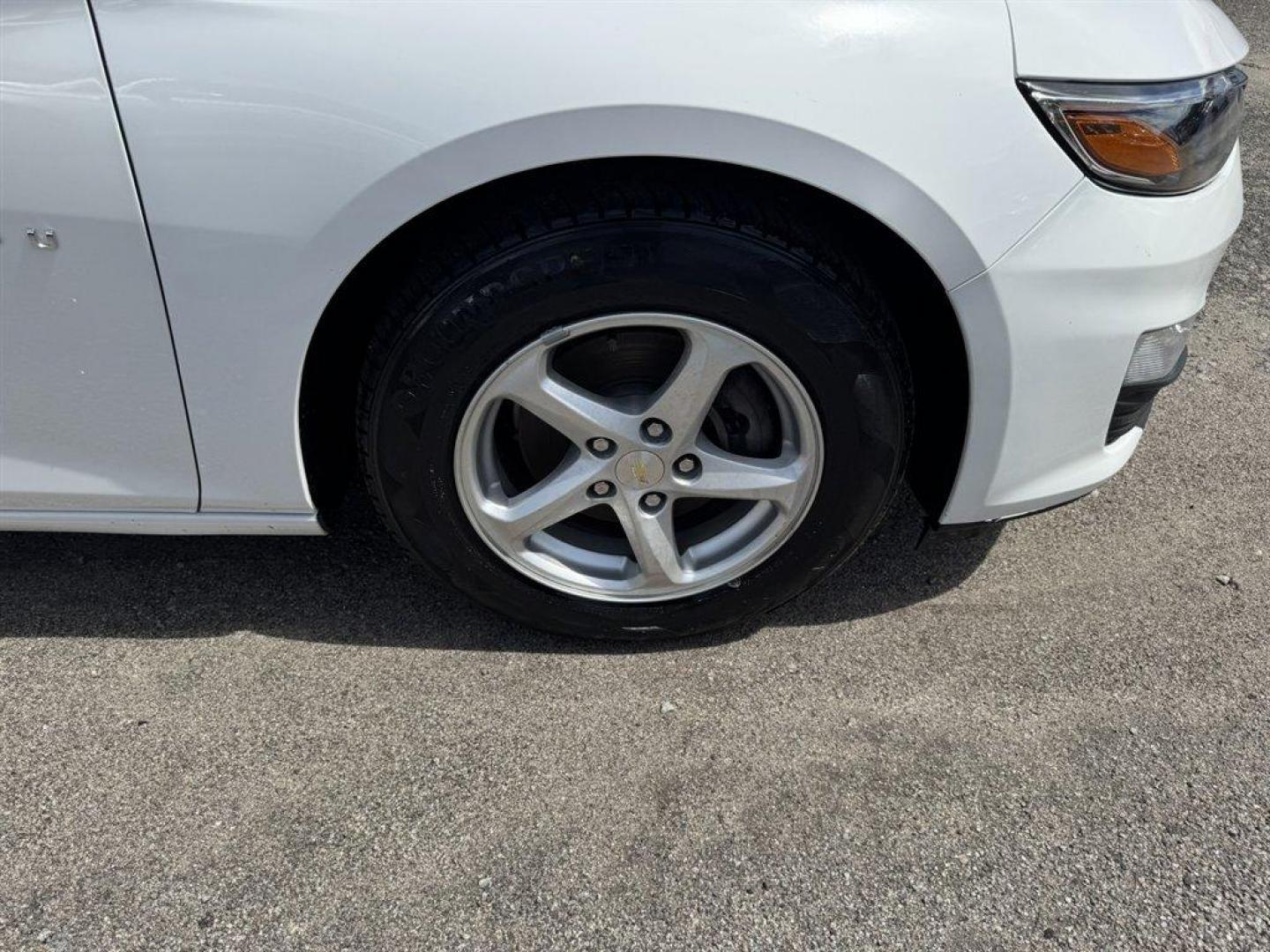 2023 White /Grey Chevrolet Malibu (1G1ZD5ST4PF) with an 1.5l I-4 DI Dohc T/C 1.5l engine, Automatic transmission, located at 745 East Steele Rd., West Columbia, SC, 29170, (803) 755-9148, 33.927212, -81.148483 - Photo#27