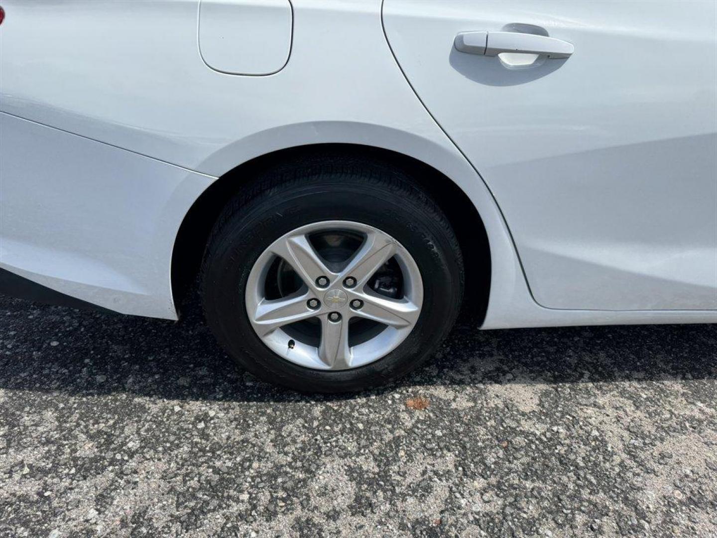 2023 White /Grey Chevrolet Malibu (1G1ZD5ST4PF) with an 1.5l I-4 DI Dohc T/C 1.5l engine, Automatic transmission, located at 745 East Steele Rd., West Columbia, SC, 29170, (803) 755-9148, 33.927212, -81.148483 - Photo#28