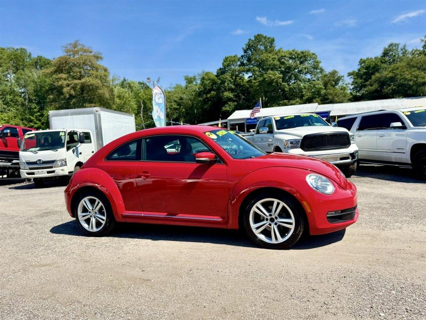 2012 Red /Black Volkswagen Beetle (3VWJX7AT1CM) with an 2.5l I-5 Smpi Dohc 2.5l engine, Automatic transmission, located at 745 East Steele Rd., West Columbia, SC, 29170, (803) 755-9148, 33.927212, -81.148483- Photo#2