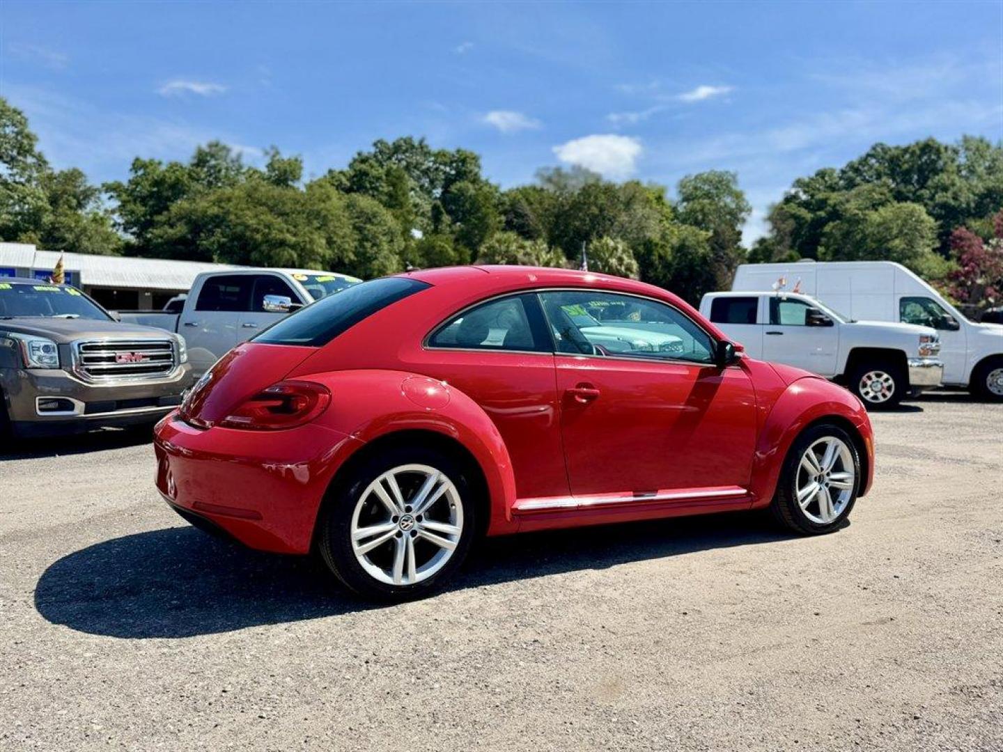2012 Red /Black Volkswagen Beetle (3VWJX7AT1CM) with an 2.5l I-5 Smpi Dohc 2.5l engine, Automatic transmission, located at 745 East Steele Rd., West Columbia, SC, 29170, (803) 755-9148, 33.927212, -81.148483- Photo#3
