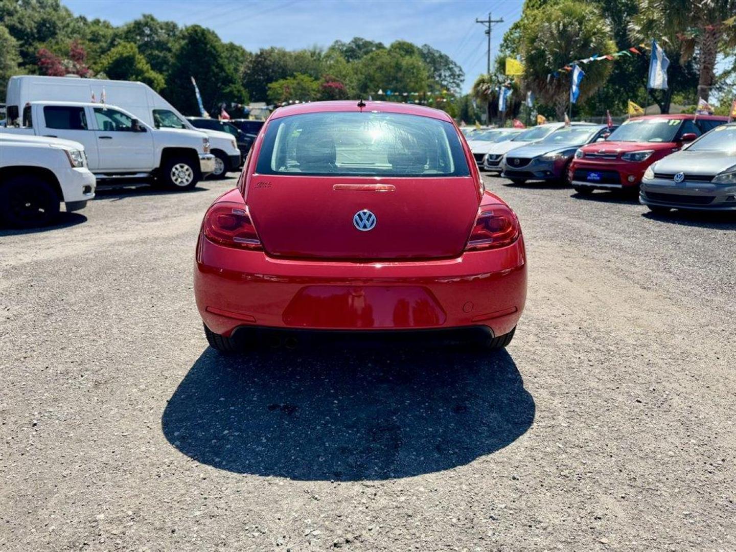 2012 Red /Black Volkswagen Beetle (3VWJX7AT1CM) with an 2.5l I-5 Smpi Dohc 2.5l engine, Automatic transmission, located at 745 East Steele Rd., West Columbia, SC, 29170, (803) 755-9148, 33.927212, -81.148483- Photo#4