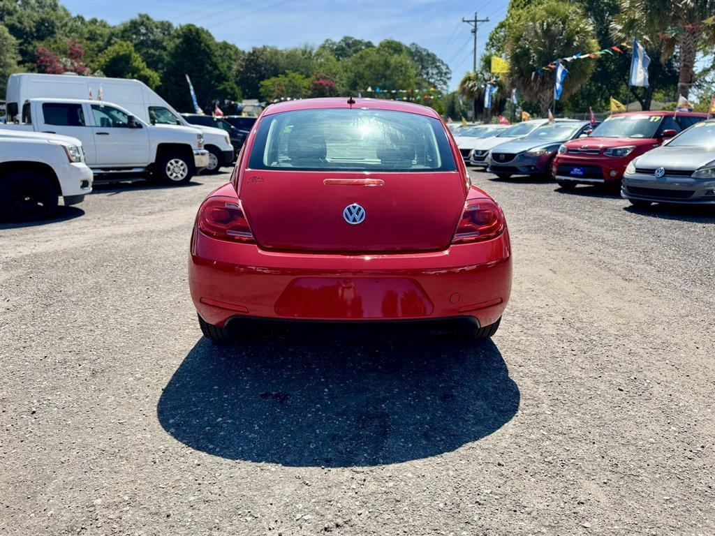 2012 Red /Black Volkswagen Beetle (3VWJX7AT1CM) with an 2.5l I-5 Smpi Dohc 2.5l engine, Automatic transmission, located at 745 East Steele Rd., West Columbia, SC, 29170, (803) 755-9148, 33.927212, -81.148483 - Photo#4