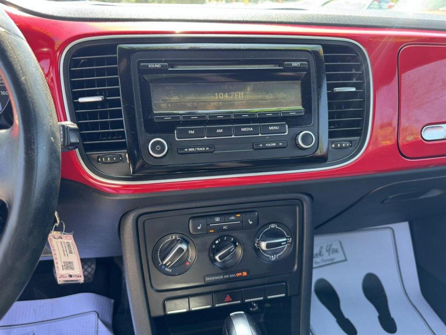 2012 Red /Black Volkswagen Beetle (3VWJX7AT1CM) with an 2.5l I-5 Smpi Dohc 2.5l engine, Automatic transmission, located at 745 East Steele Rd., West Columbia, SC, 29170, (803) 755-9148, 33.927212, -81.148483- Photo#10