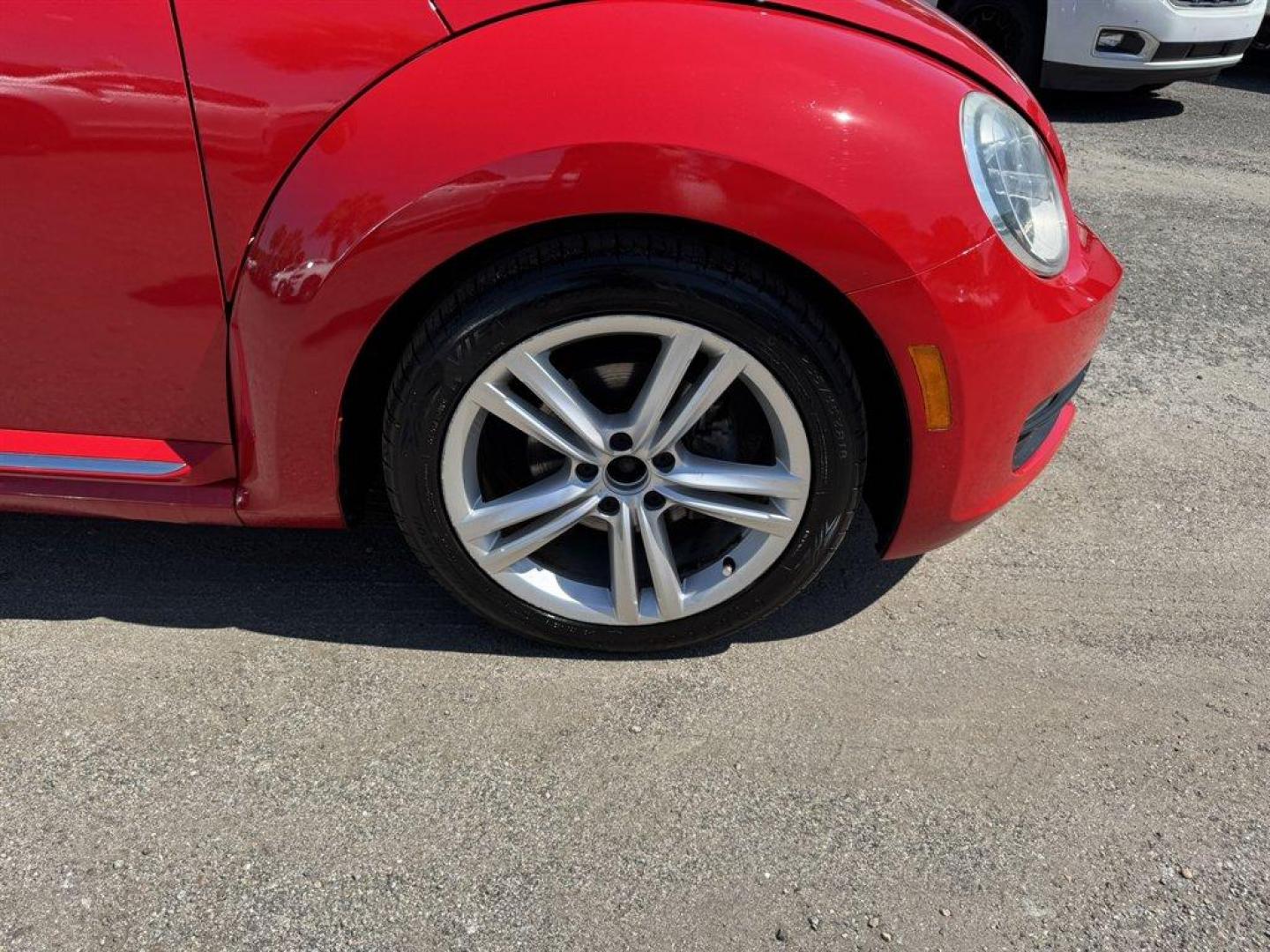 2012 Red /Black Volkswagen Beetle (3VWJX7AT1CM) with an 2.5l I-5 Smpi Dohc 2.5l engine, Automatic transmission, located at 745 East Steele Rd., West Columbia, SC, 29170, (803) 755-9148, 33.927212, -81.148483- Photo#23