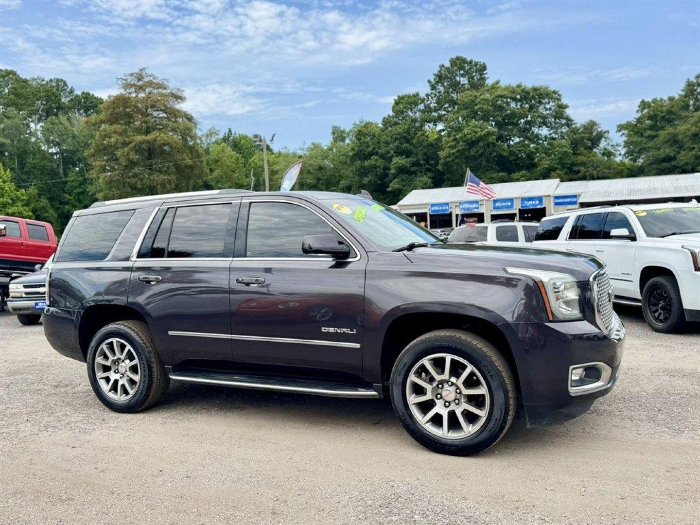 2017 Grey /Black GMC Yukon (1GKS1CKJ0HR) with an 6.2l V8 DI OHV GAS 6.2l engine, Automatic transmission, located at 745 East Steele Rd., West Columbia, SC, 29170, (803) 755-9148, 33.927212, -81.148483- Photo#2
