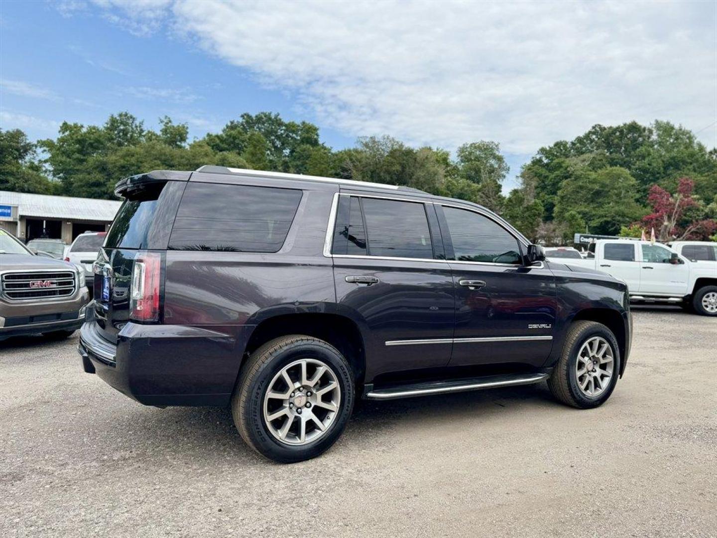 2017 Grey /Black GMC Yukon (1GKS1CKJ0HR) with an 6.2l V8 DI OHV GAS 6.2l engine, Automatic transmission, located at 745 East Steele Rd., West Columbia, SC, 29170, (803) 755-9148, 33.927212, -81.148483- Photo#3