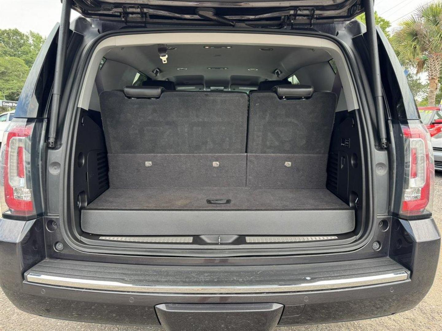 2017 Grey /Black GMC Yukon (1GKS1CKJ0HR) with an 6.2l V8 DI OHV GAS 6.2l engine, Automatic transmission, located at 745 East Steele Rd., West Columbia, SC, 29170, (803) 755-9148, 33.927212, -81.148483- Photo#32