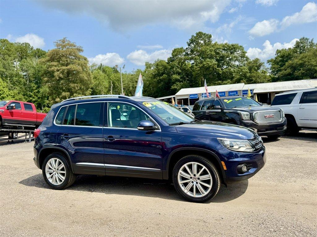 2016 Blue /Black Volkswagen Tiguan (WVGAV7AX7GW) with an 2.0l I-4 DI Dohc T/C 2.0l engine, Automatic transmission, located at 745 East Steele Rd., West Columbia, SC, 29170, (803) 755-9148, 33.927212, -81.148483- Photo#2