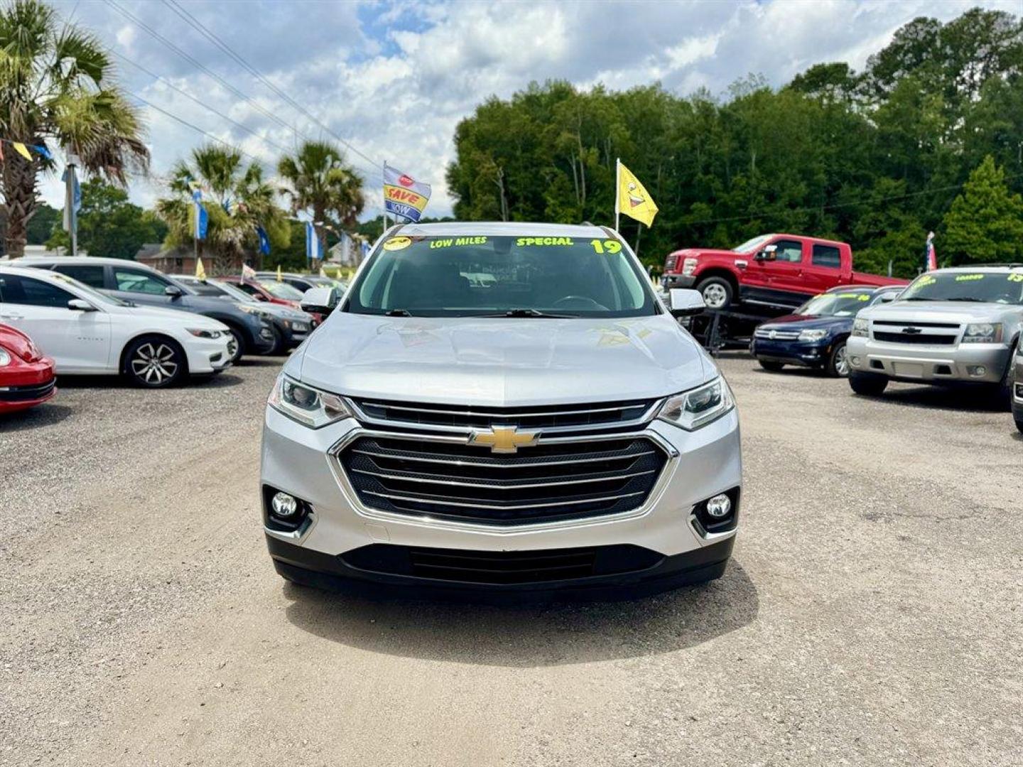 2019 Silver /Grey Chevrolet Traverse (1GNERGKW7KJ) with an 3.6l V6 DI Dohc 3.6l engine, Automatic transmission, located at 745 East Steele Rd., West Columbia, SC, 29170, (803) 755-9148, 33.927212, -81.148483- Photo#1
