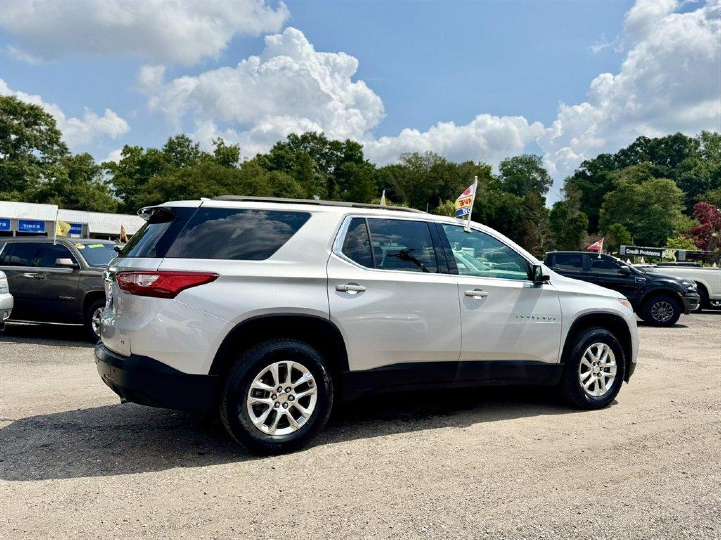2019 Silver /Grey Chevrolet Traverse (1GNERGKW7KJ) with an 3.6l V6 DI Dohc 3.6l engine, Automatic transmission, located at 745 East Steele Rd., West Columbia, SC, 29170, (803) 755-9148, 33.927212, -81.148483- Photo#3