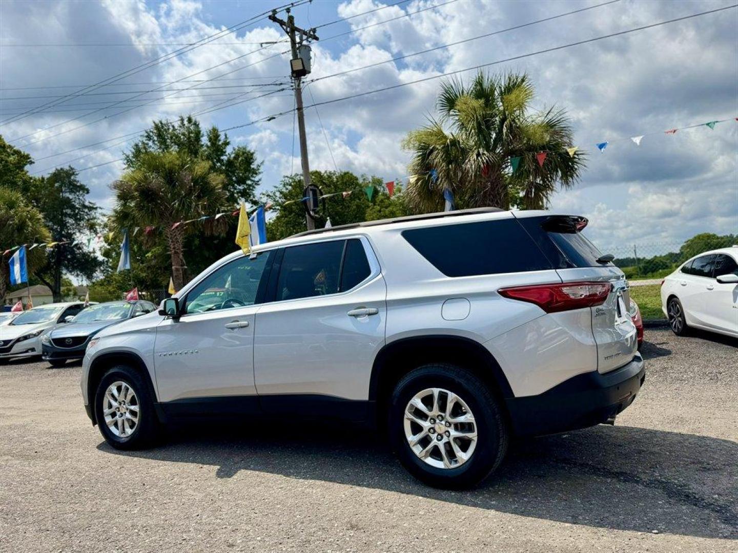 2019 Silver /Grey Chevrolet Traverse (1GNERGKW7KJ) with an 3.6l V6 DI Dohc 3.6l engine, Automatic transmission, located at 745 East Steele Rd., West Columbia, SC, 29170, (803) 755-9148, 33.927212, -81.148483- Photo#5