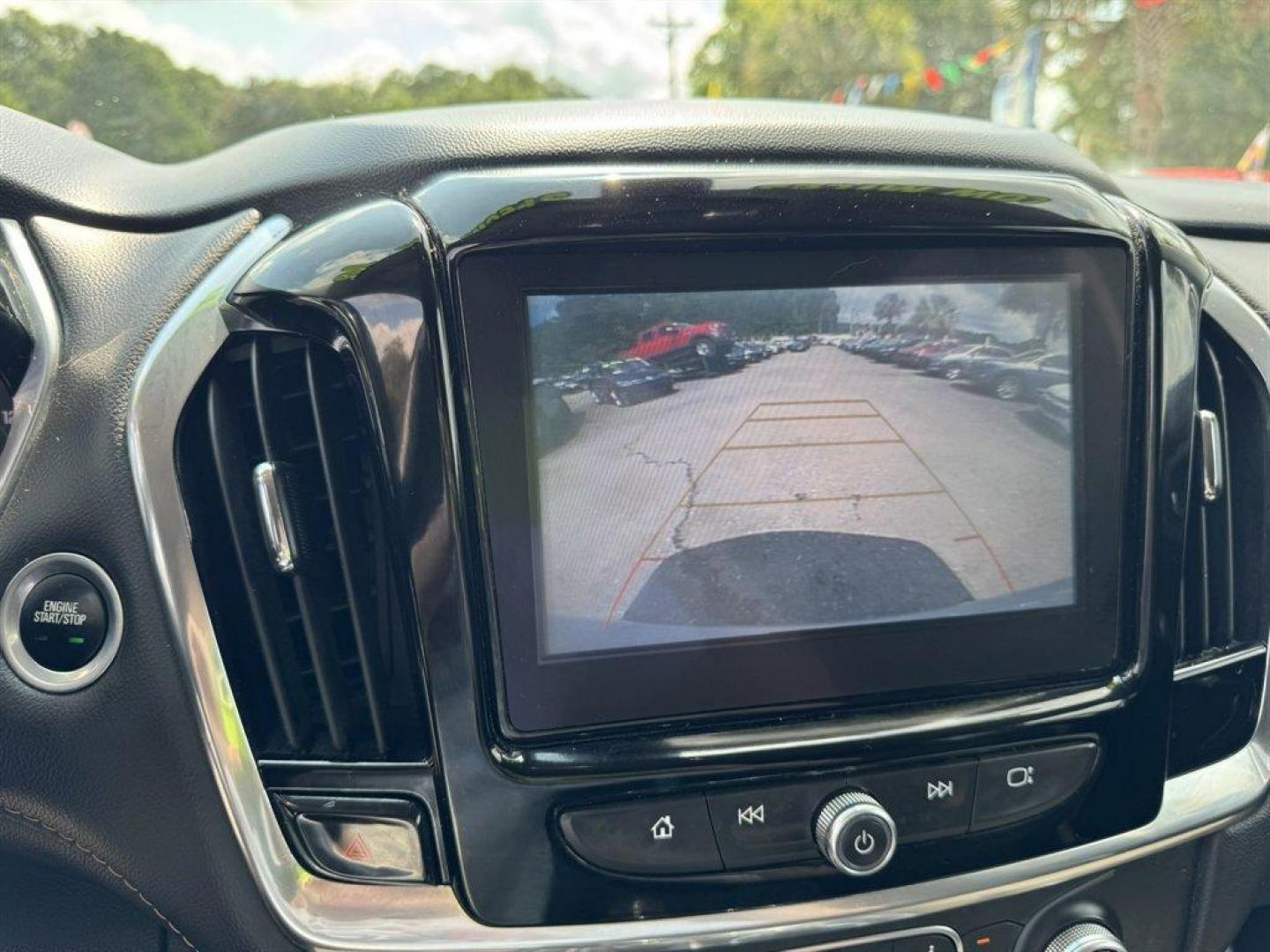 2019 Silver /Grey Chevrolet Traverse (1GNERGKW7KJ) with an 3.6l V6 DI Dohc 3.6l engine, Automatic transmission, located at 745 East Steele Rd., West Columbia, SC, 29170, (803) 755-9148, 33.927212, -81.148483- Photo#13
