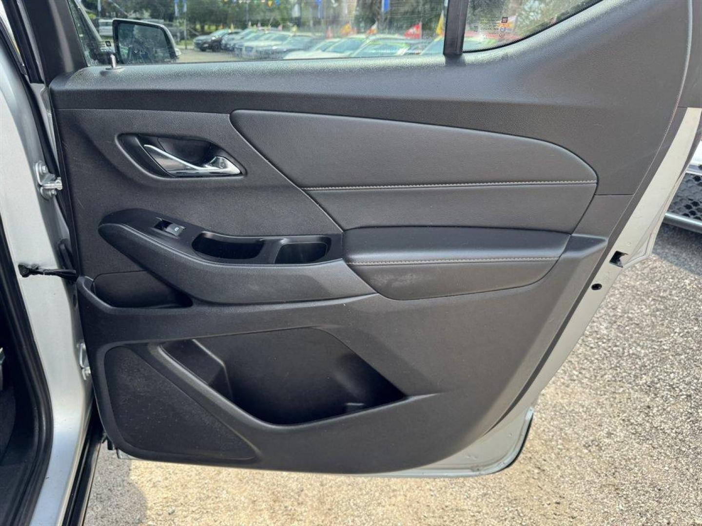 2019 Silver /Grey Chevrolet Traverse (1GNERGKW7KJ) with an 3.6l V6 DI Dohc 3.6l engine, Automatic transmission, located at 745 East Steele Rd., West Columbia, SC, 29170, (803) 755-9148, 33.927212, -81.148483- Photo#23