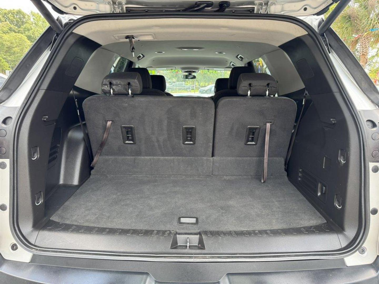 2019 Silver /Grey Chevrolet Traverse (1GNERGKW7KJ) with an 3.6l V6 DI Dohc 3.6l engine, Automatic transmission, located at 745 East Steele Rd., West Columbia, SC, 29170, (803) 755-9148, 33.927212, -81.148483- Photo#27