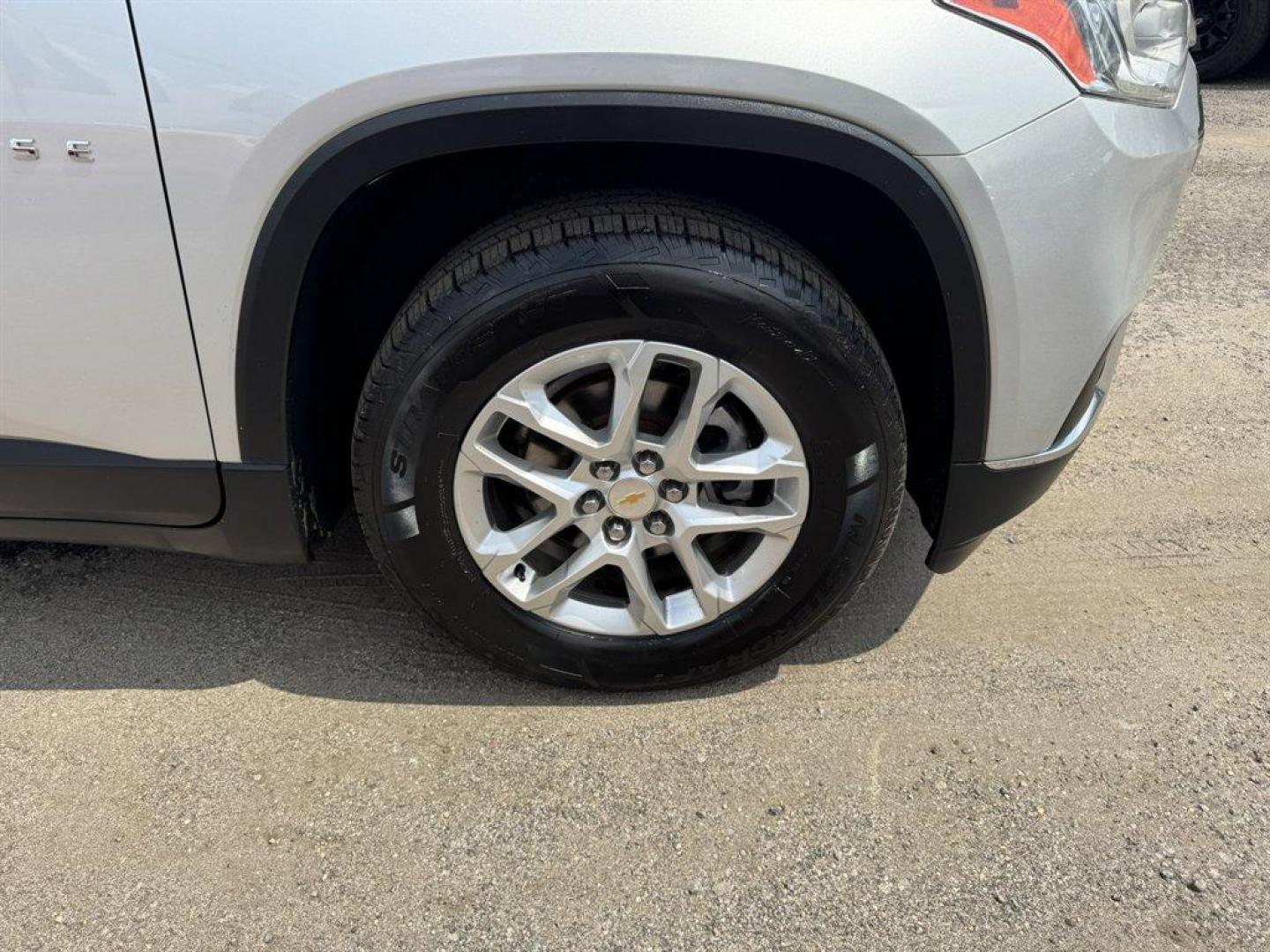 2019 Silver /Grey Chevrolet Traverse (1GNERGKW7KJ) with an 3.6l V6 DI Dohc 3.6l engine, Automatic transmission, located at 745 East Steele Rd., West Columbia, SC, 29170, (803) 755-9148, 33.927212, -81.148483- Photo#30