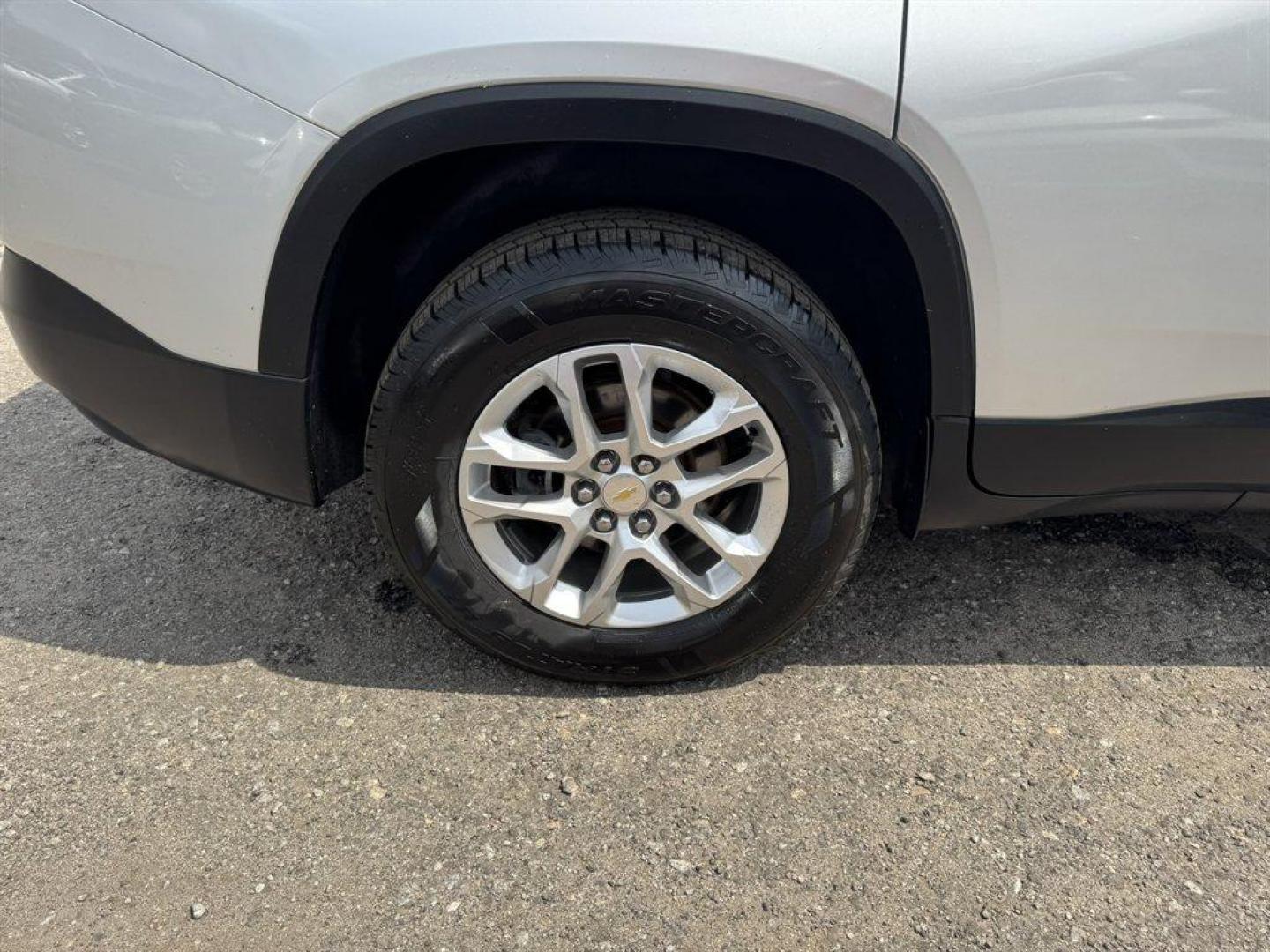 2019 Silver /Grey Chevrolet Traverse (1GNERGKW7KJ) with an 3.6l V6 DI Dohc 3.6l engine, Automatic transmission, located at 745 East Steele Rd., West Columbia, SC, 29170, (803) 755-9148, 33.927212, -81.148483- Photo#31