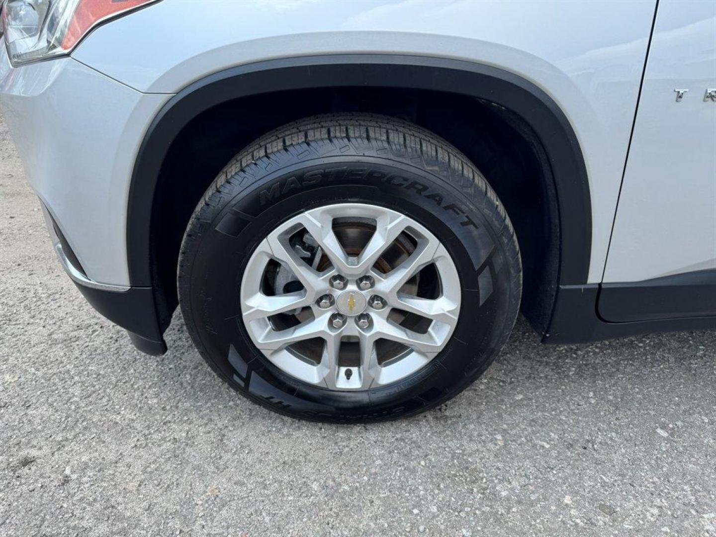 2019 Silver /Grey Chevrolet Traverse (1GNERGKW7KJ) with an 3.6l V6 DI Dohc 3.6l engine, Automatic transmission, located at 745 East Steele Rd., West Columbia, SC, 29170, (803) 755-9148, 33.927212, -81.148483- Photo#33